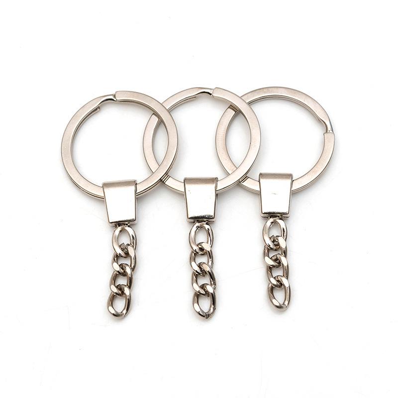 Alloy Head Car Keychain with 4-Section Chain, Metal Keyring, and DIY Pendant Accessory.
