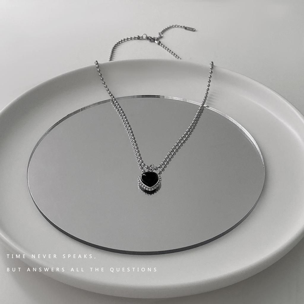 Elegant Black Heart Pendant Necklace for Women - Trendy Statement Clavicle Chain