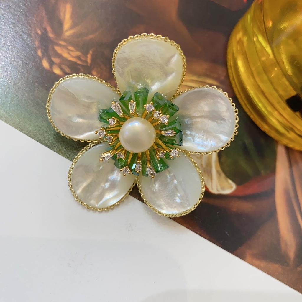 Natural Baroque Pearl Flower Brooch High-End Light Luxury Natural Pearl Warm Temperament Jacket Delicate Pin