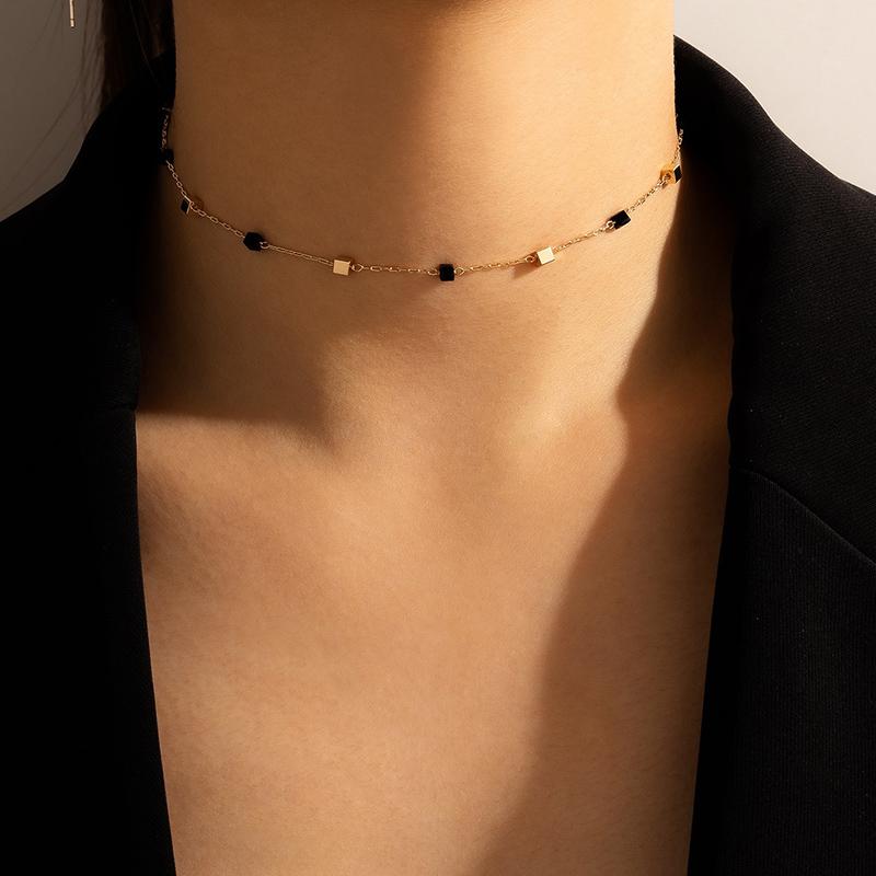 Koreansk Versjon Trendy Personlighet Kontrastfarge Choker Halskjede for Kvinner Små Friske Moteartikkel Hals Smykker