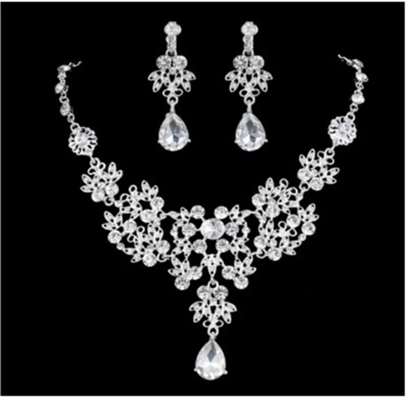 

Женский комплект украшений из 3 предметов: ожерелье, серьги, свадебные аксессуары