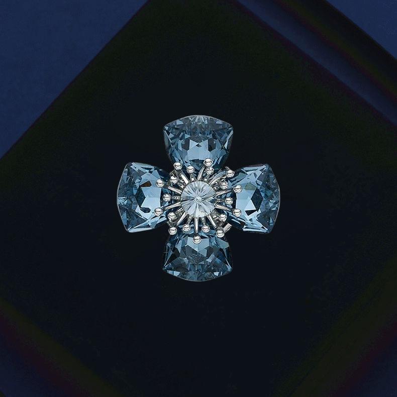 Brooch Crystal Lucky Grass Magnetic Clasp Brooch for Women Luxury Style Neckline Anti-Glare