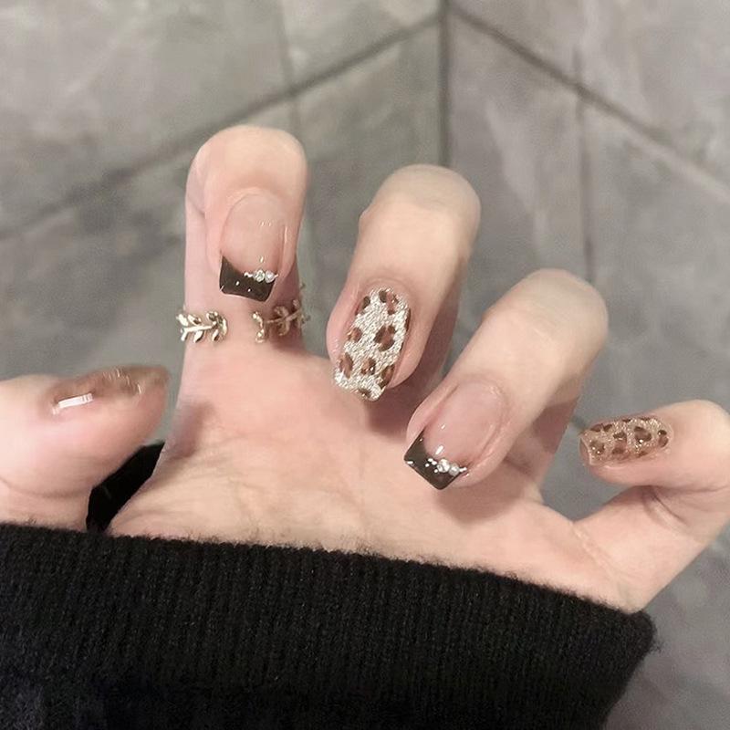 

Vintage Leopard Pearl Shimmer Press-On Nails - Perfect for Autumn & Winter