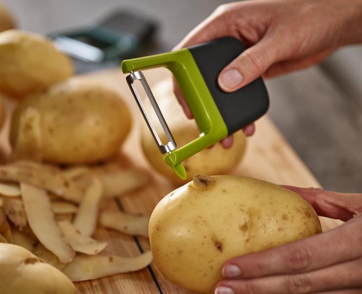 Joseph Joseph Duo Vegetable Peeler + Eyelet Cutter Compact