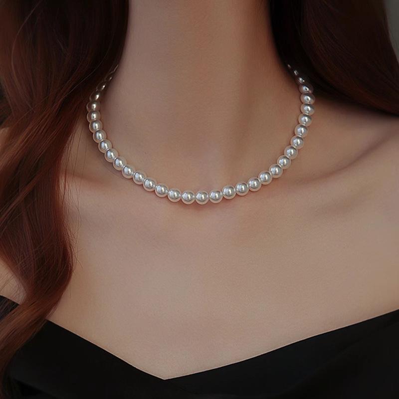 Niche Korean-Style Pearl Choker Necklace: Strong Luster Imitation Pearls for Women