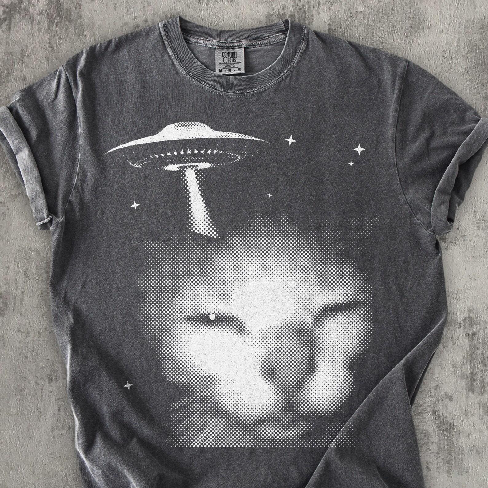 Y2k Alien Cat T shirt, 2000s Vintage Graphic Tee, 90s Retro Shirt, Silly Cats T shirt, Cat Lover Gifts, Trendy Summer Tees, Comfort Colors L
