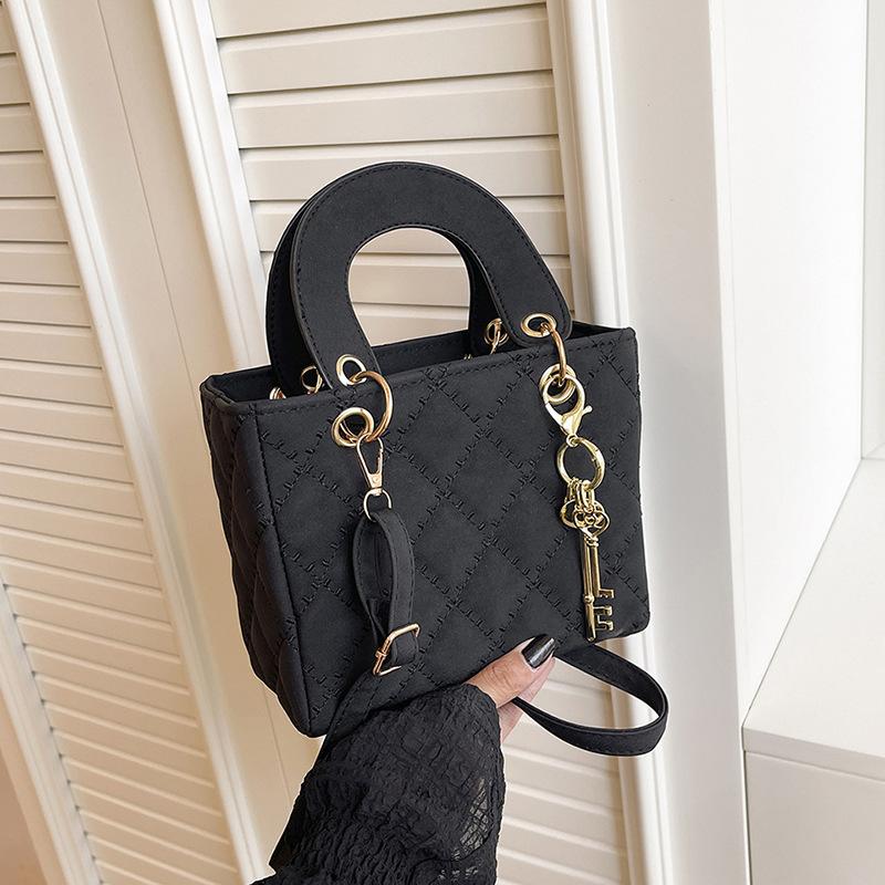 Niche design casual simple texture shoulder bag 2025 autumn new small square bag women's commuter messenger bag