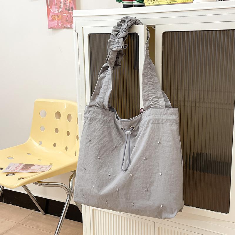 

ins корейская версия модной маленькой свежей сумки через плечо 2025 новая литературная холщовая сумка-тоут универсальная плиссированная сумка для покупок