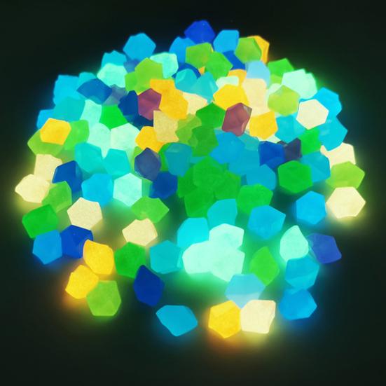 100Pcs Decorative Pebbles Colorful Glow in Dark Aquarium Landscaping 14mm Luminous Courtyard Paving Natural Crystals Rocks Garden Decoration