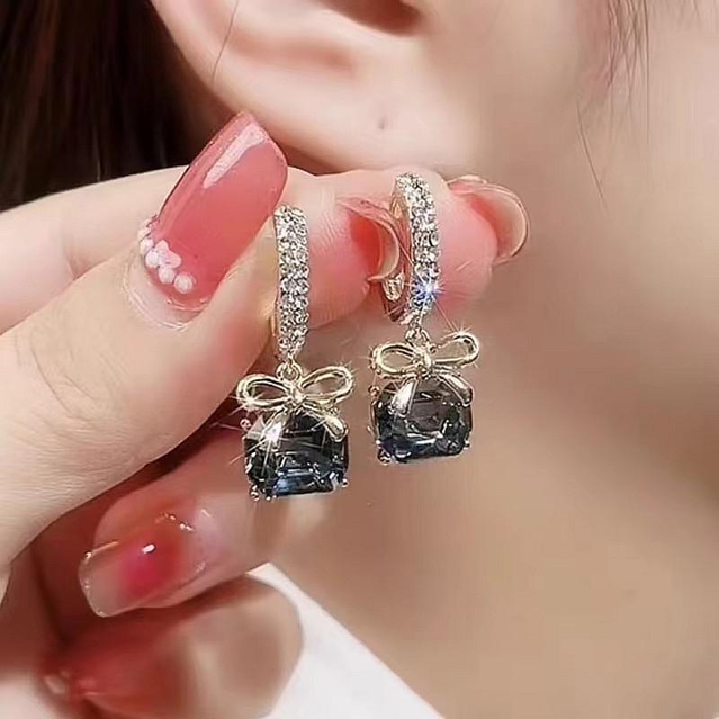 Fashion ins cold wind simple light luxury high-end ear buckle temperament geometric earrings women's small and versatile tide earrings