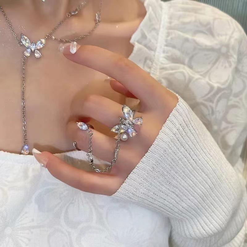 New trendy versatile splicing women's niche light luxury high-end design zircon butterfly fringed ring ring