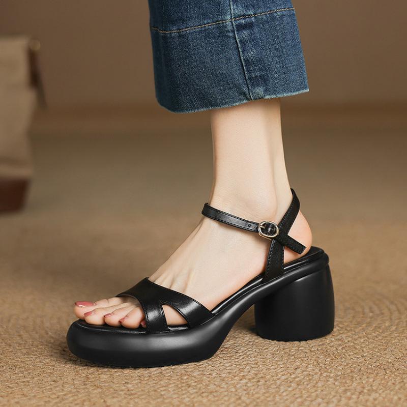 

Summer women s Roman sandals casual high-heeled sandals women s buckle platform non-slip large size shoes round head square heel women s shoes 39 чёрный