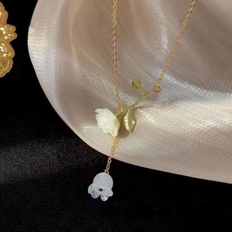 Rose wind chimes necklace female niche design high-end flower pendant neck chain super fairy French retro collarbone chain