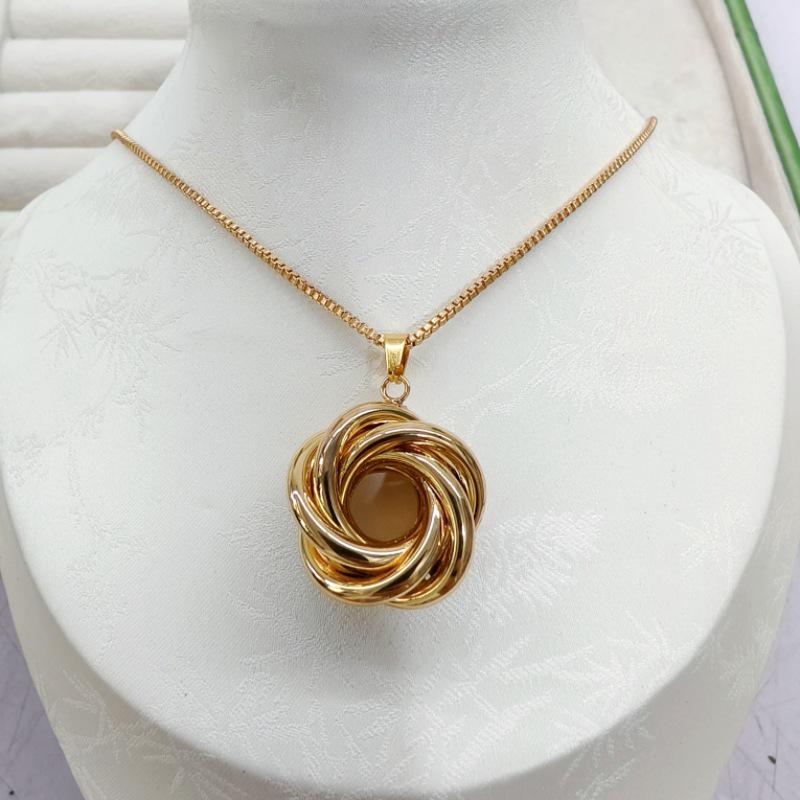 Elegant European & American Luxurious Geometric Twist Earrings & Necklace Set