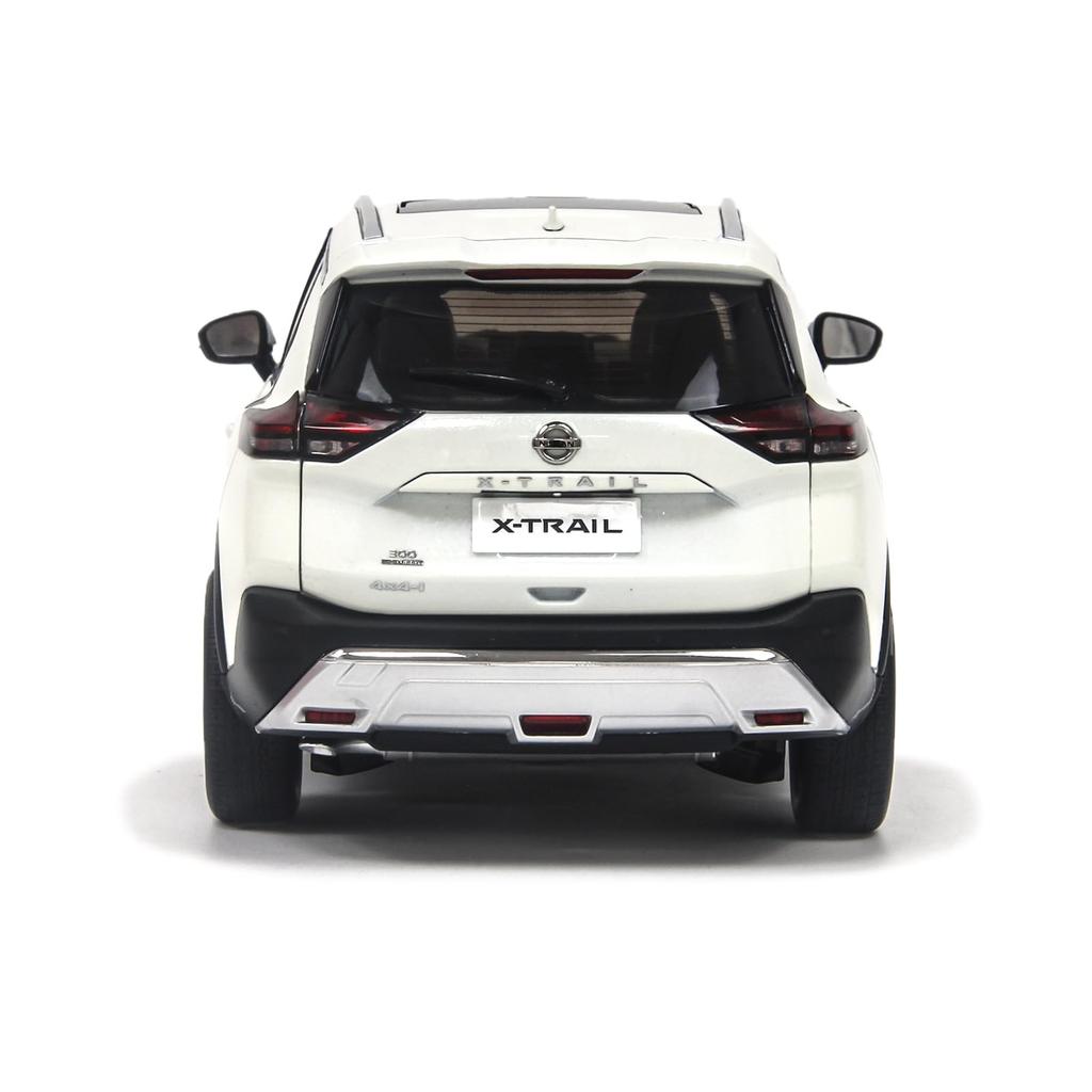 PAUDI MODEL 1/18 Scale Diecast Model of the Nissan X-Trail 2021.