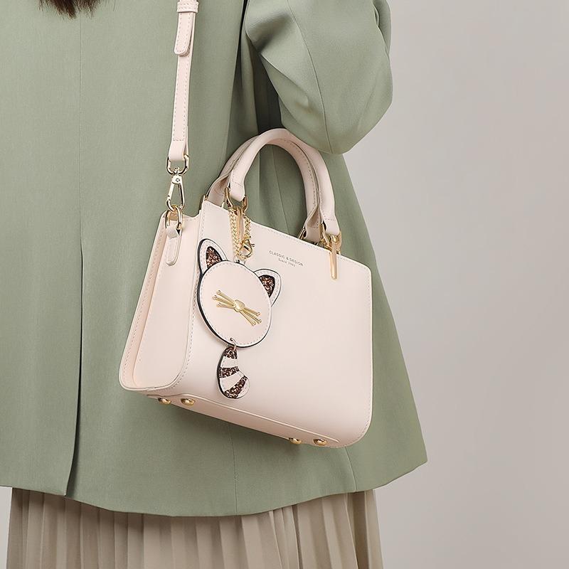 Bags autumn and winter women's messenger bags are now popular shoulder bags, light luxury fashion versatile leather bags, handbags