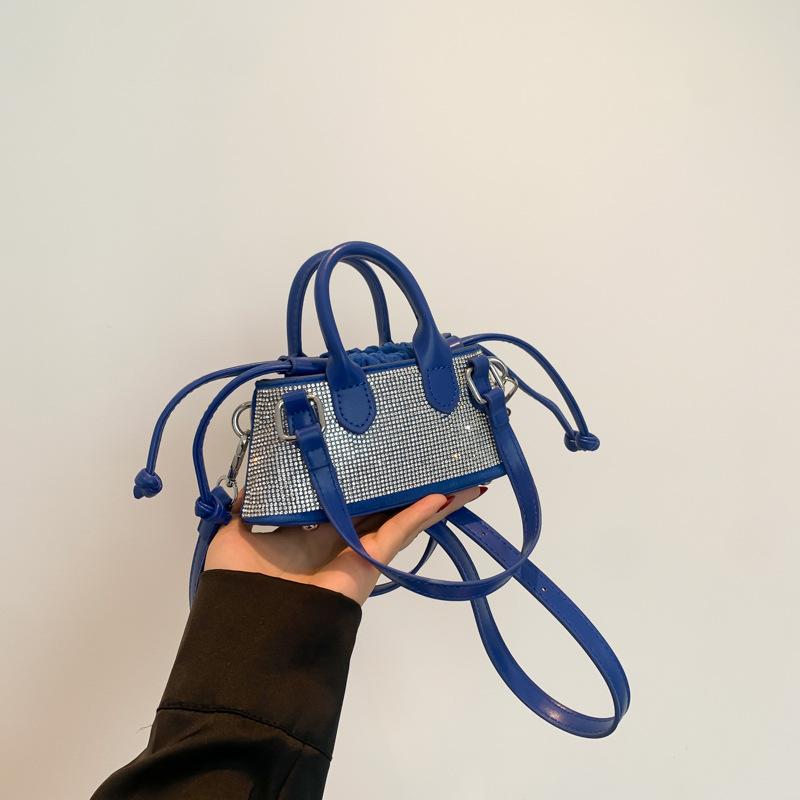 

Модная женская сумка подмышкой 2024 года, летняя новая корейская версия, портативная сумка-ракушка, простая повседневная сумка-мессенджер для женщин