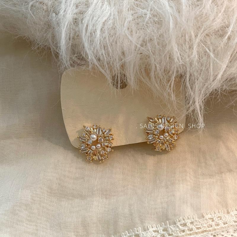 Stud Earrings with Korean Zircon Pearls and Sunflower Design - Exquisite and Versatile Fashion Accessories
