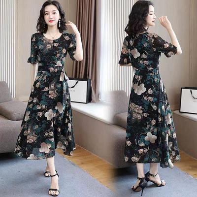 Blumenmuster Kurzarm Kleid in Übergröße mit Taillengürtel und Rundhalsausschnitt