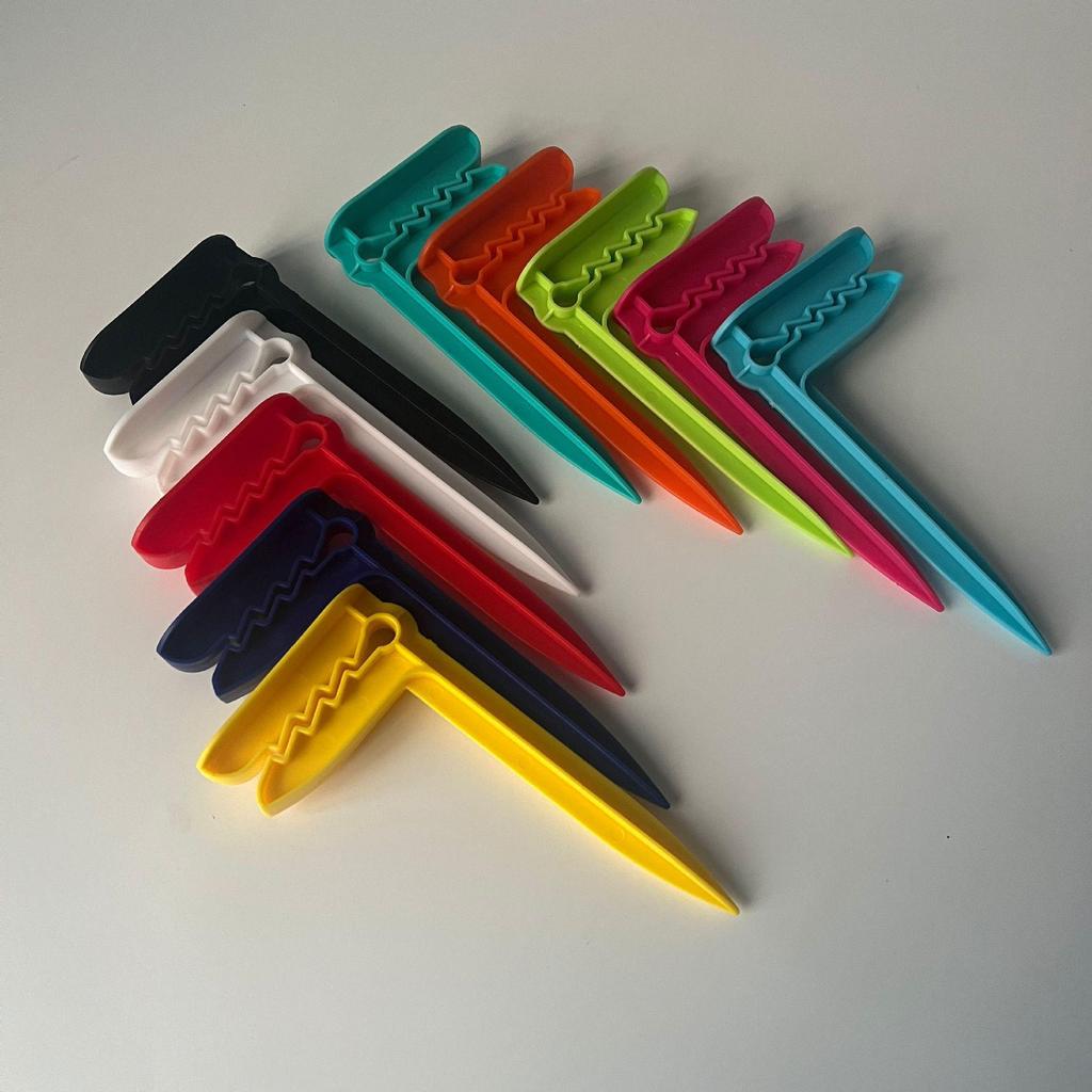 Windproof Beach Towel & Picnic Blanket Clip Set
