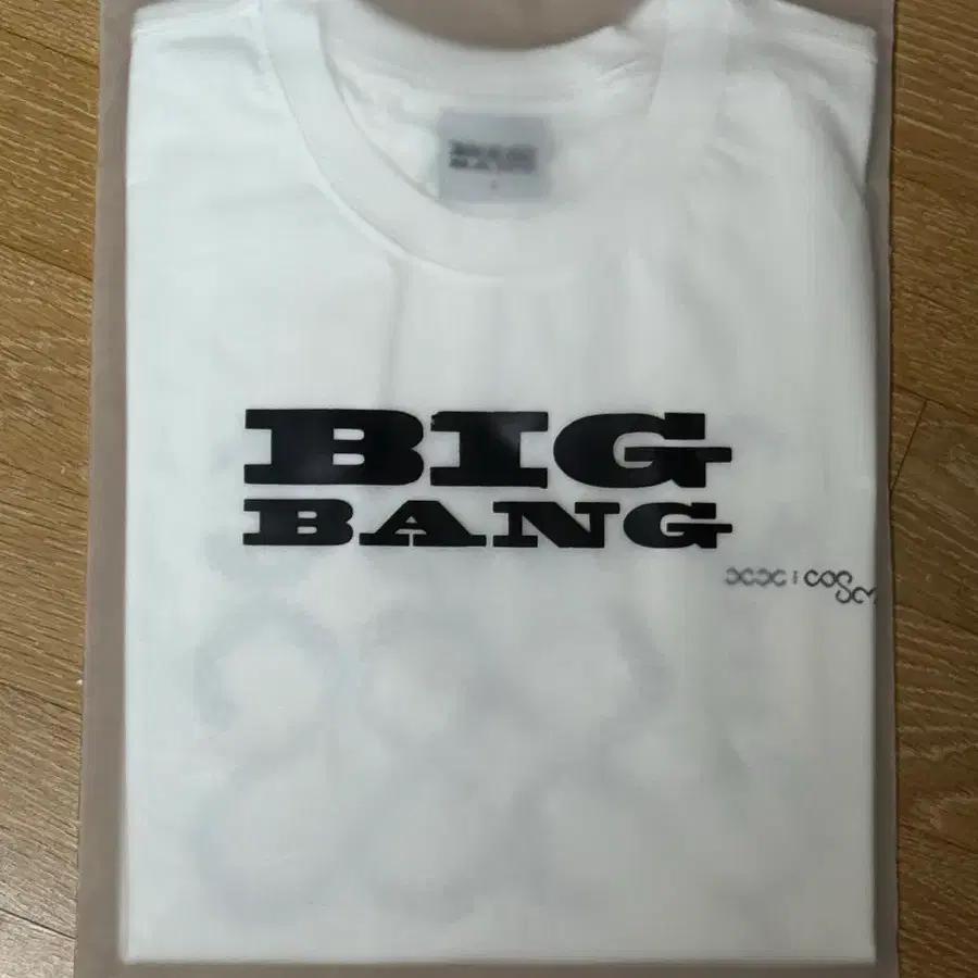 BIGBANG sealed) 20th Anniversary Exhibition T-shirt Cosmos White (M)