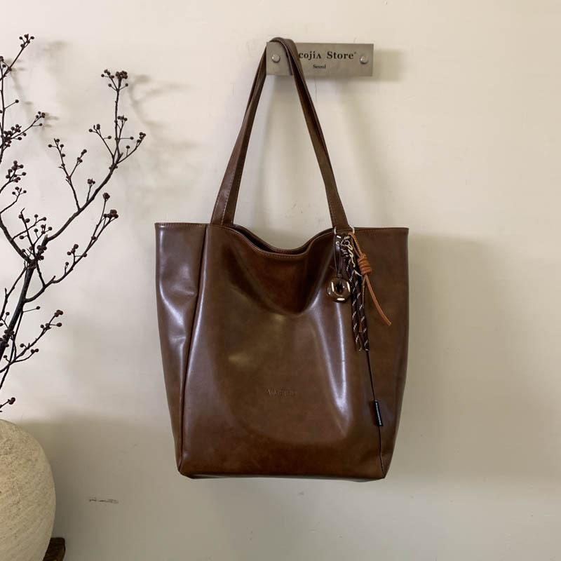 Large Capacity Bag Women's Retro Autumn New Simple Shoulder Bag Casual Commuter Tote Bag Women's Bag