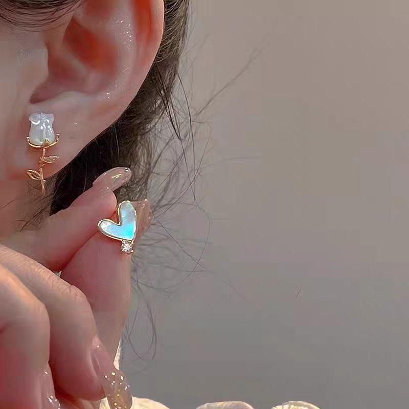 S925 Silver Needle Pearl Flower Stud Earrings - High-End Retro Jewelry for Autumn/Winter