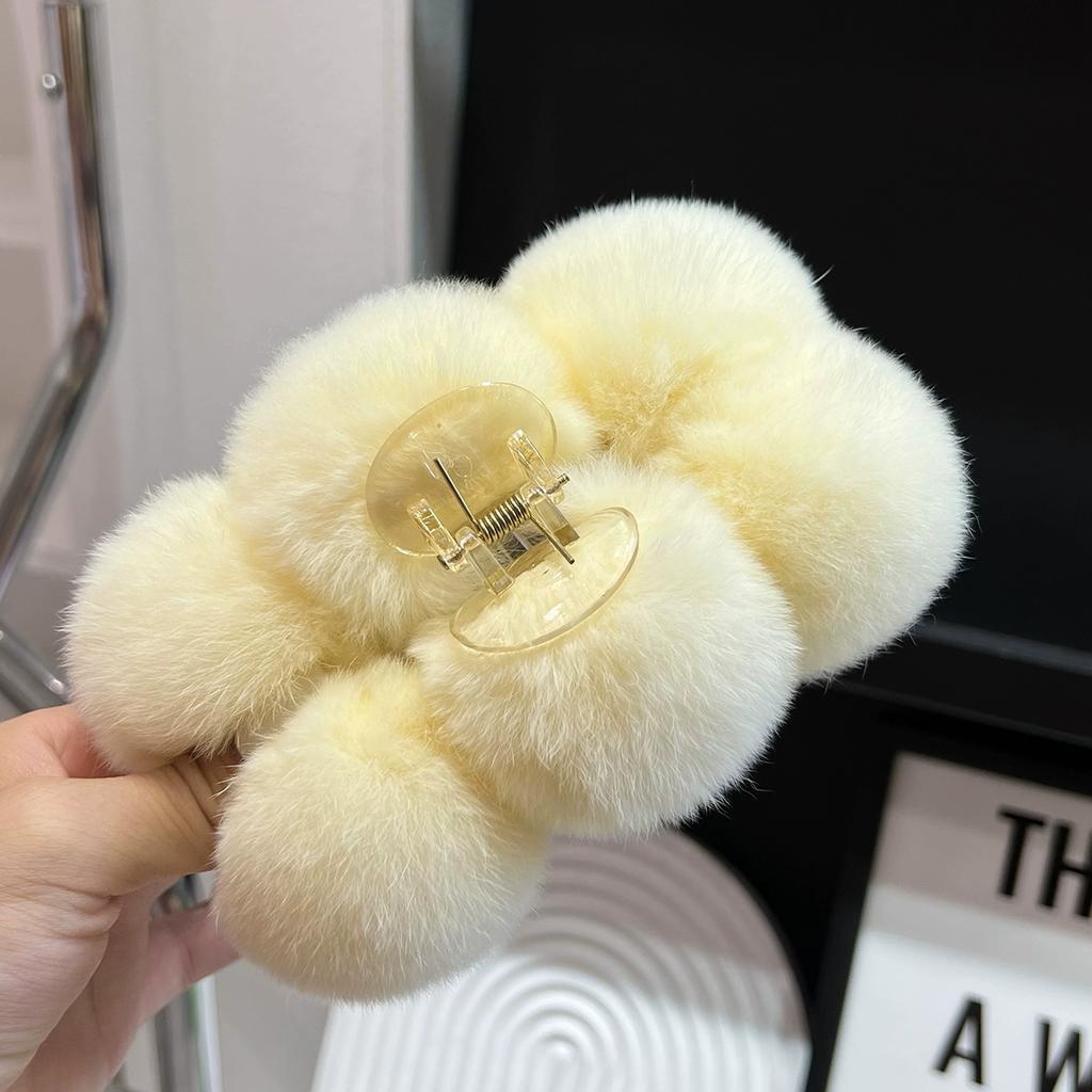 Autumn and winter temperament model~ Rex rabbit hair ball grab clip large plush hair grab back head shark clip hairpin headgear
