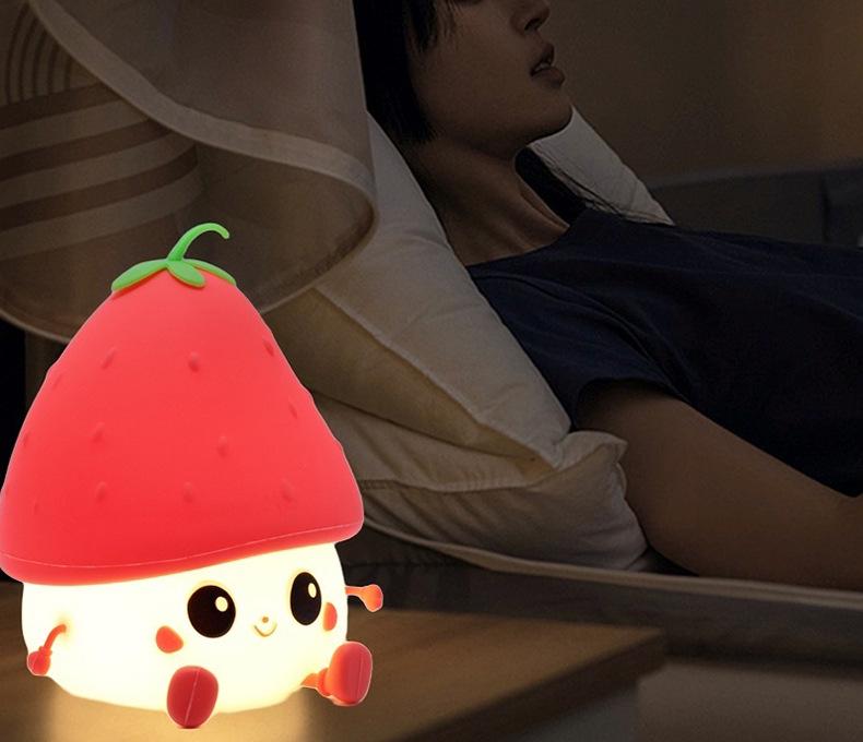 Erdbeer-Silikon-Nachtlicht - Berührungsempfindlich & Zeitgesteuert zur Unterstützung des Schlafs
