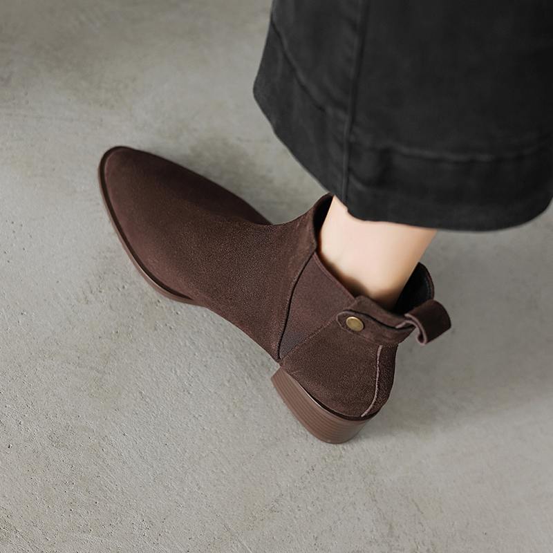 Krazing Pot Cow Suede Nubuck Winter Round Toe Chelsea Boots Med Heels Slip on Basic Design Metal Rivets Women Ankle Boots