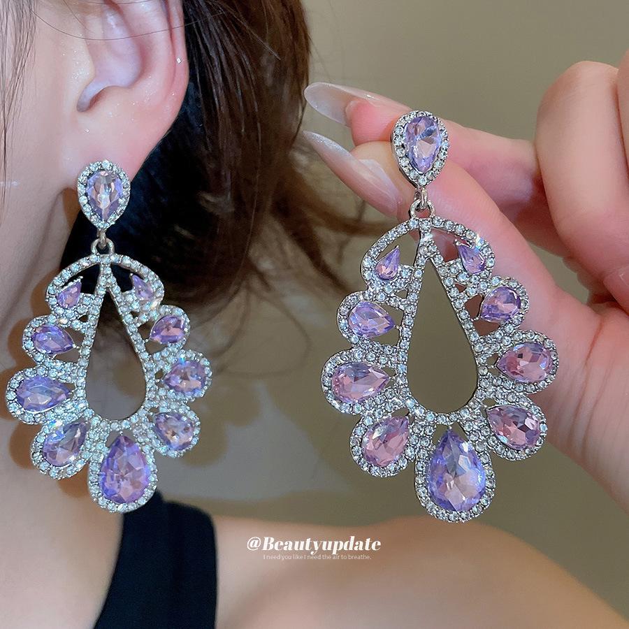 Silbernadel Strass Tränenohrringe: Luxuriöse, Modische, Hochwertige Hofstil-Stecker mit einem Individualistischen, Übertriebenen Design.