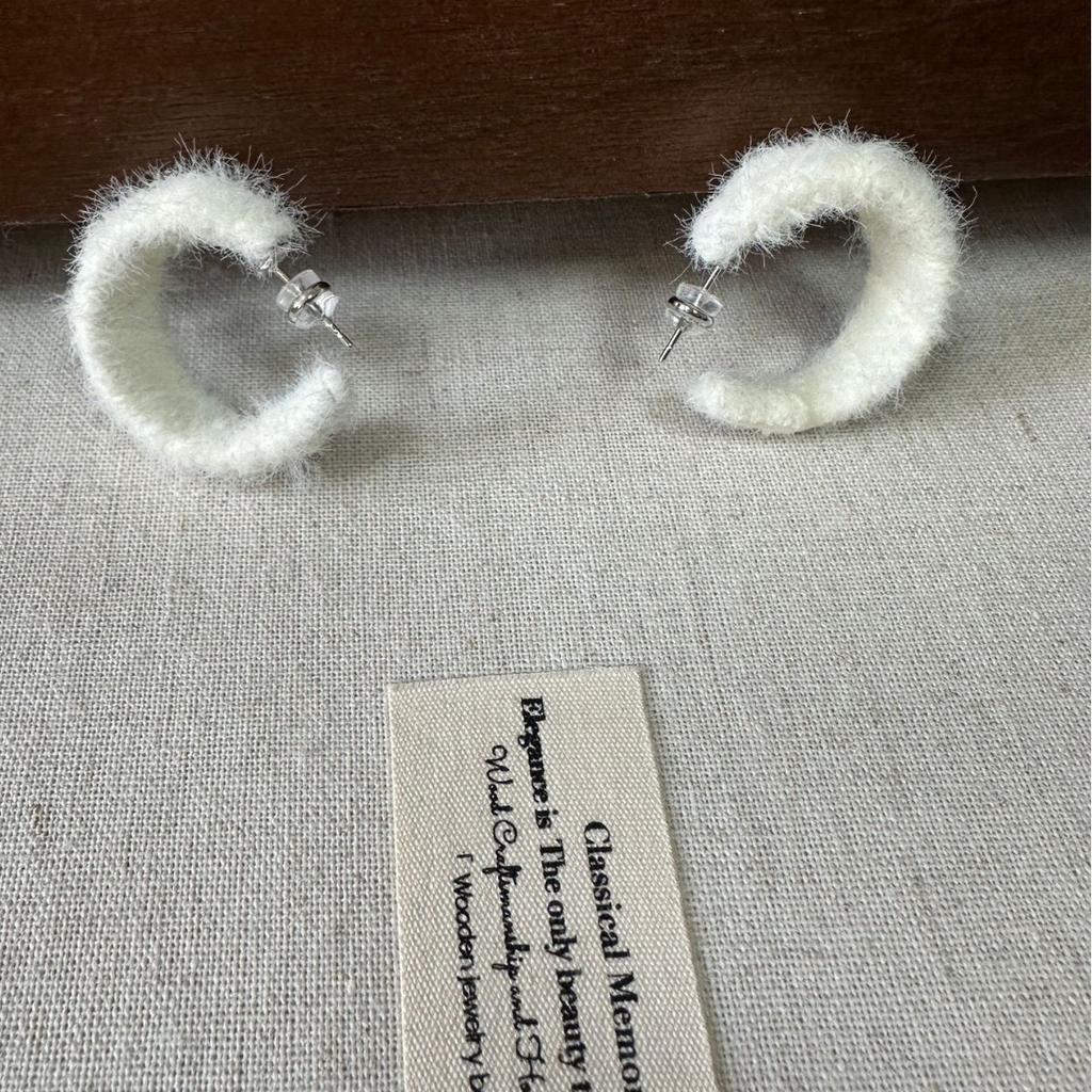 Hair Generation Plush C-Shaped Earrings Temperament Fashionable Large Earrings Women'S High-End Fluffy Large Earrings Jewelry