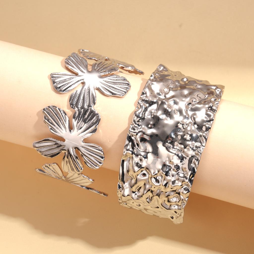 Cold wind metallic pleated flower opening bracelet a sexy bracelet