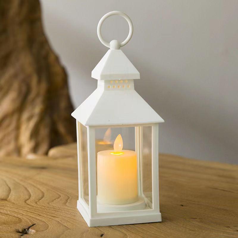 

Світлодіодні підвісні ліхтарі для двору: Ретро Атмосферні Вогні для Приміщення/Вулиці з Електронними Свічками для Кемпінгу та Прикраси Столу.