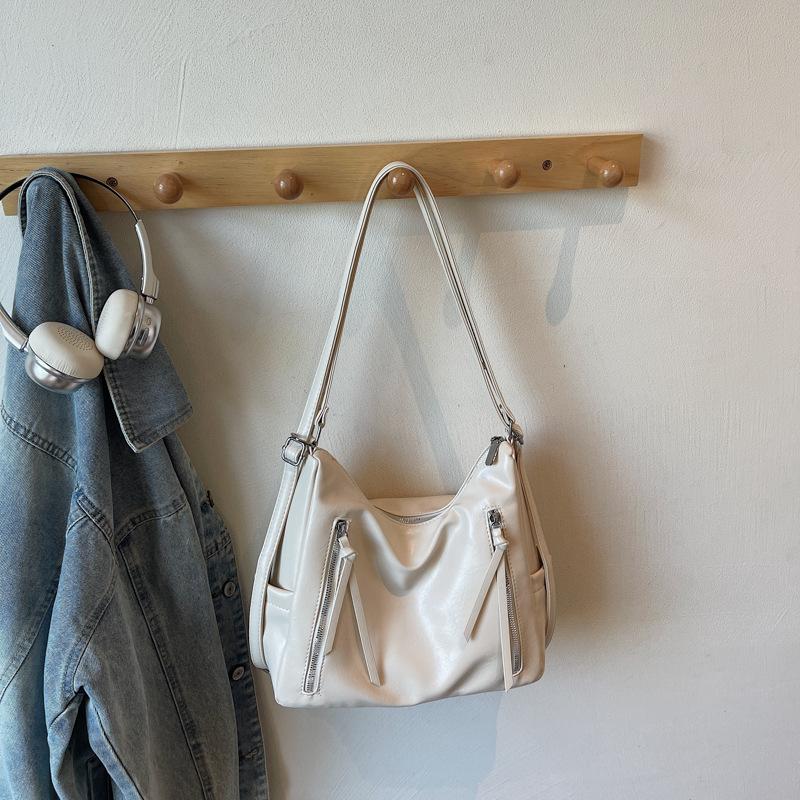 Casual Commuter Tote Bag Women's Large Capacity 2025 New Shoulder Messenger Bag Retro Fashion Lightweight Backpack