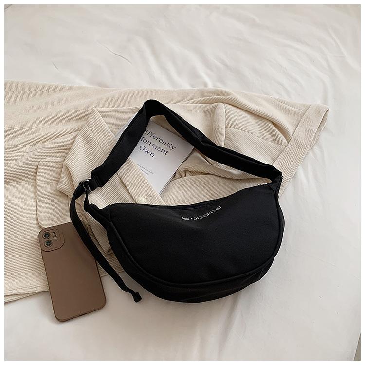 Casual versatile dumpling bag new fashion simple candy color shoulder bag large capacity student class messenger bag woman