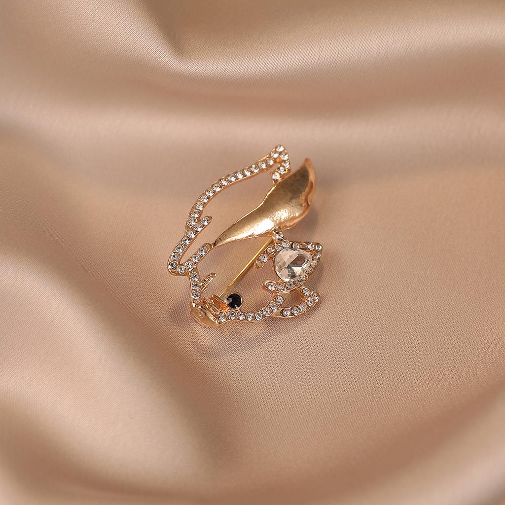 Fashionable Diamond-encrusted Animal Rabbit Brooch Cute and Unique Anti-exposure Brooch Versatile and Fixed Clothing Accessories