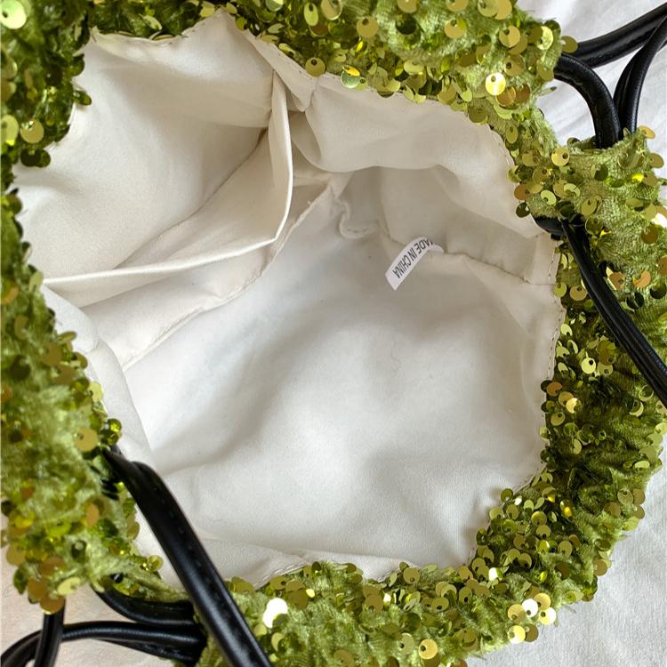 Neue Beuteltasche mit Kordelzug für Damen, plissiertes Design, weiche Hand-Schultertasche, bunte Paillettentasche 2024 Neu