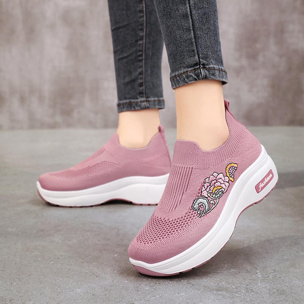 Women's Orthopedic Shoes Are Comfortable and Breathable Combining the Lightweight Feel of Casual Shoes
