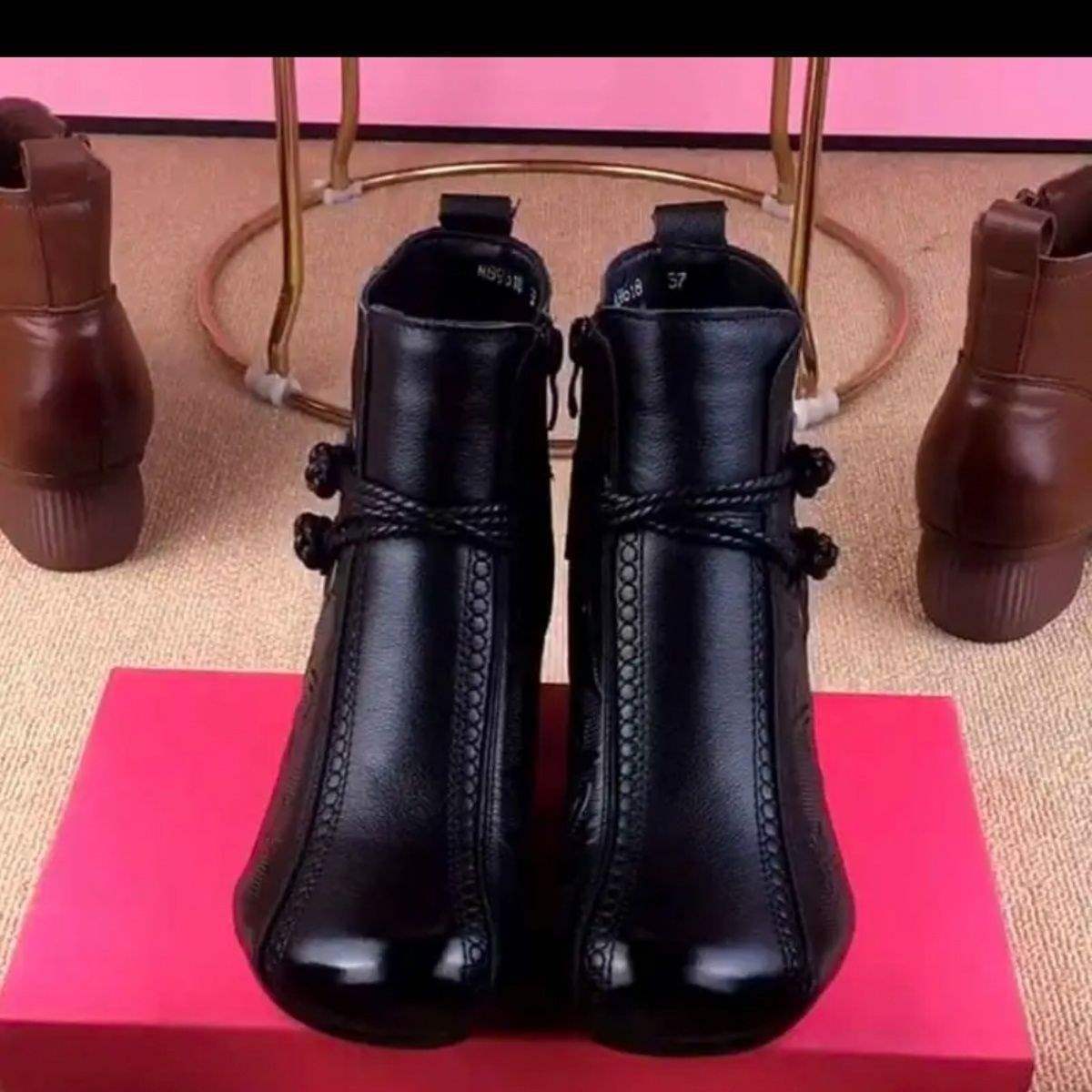 

Осенние новые женские ботинки из натуральной мягкой кожи в этническом стиле, на толстом каблуке, с мягкой подошвой, универсальные ботинки для мам среднего возраста, интегрированные с короткими ботинками 35