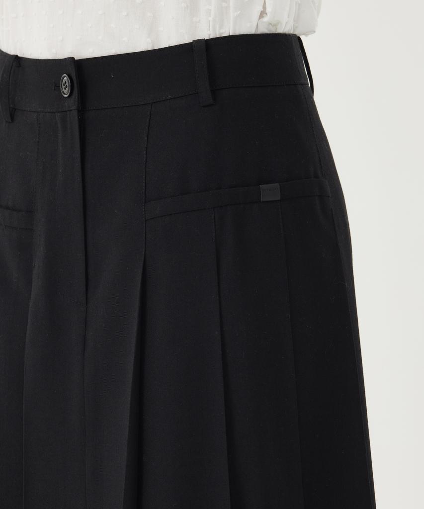 Covernat Woman Pleated Long Skirt Black