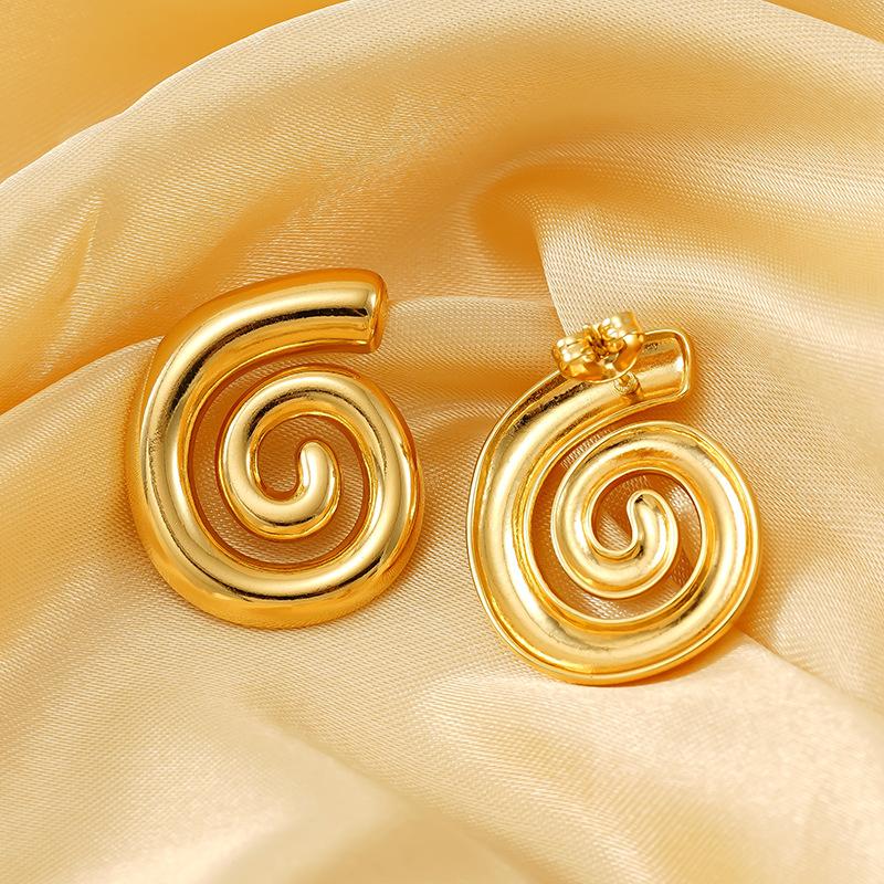 Sweet And Cute Conch Decorative Stainless Steel Earrings Suitable For Women To Wear And Wear For Summer Travel