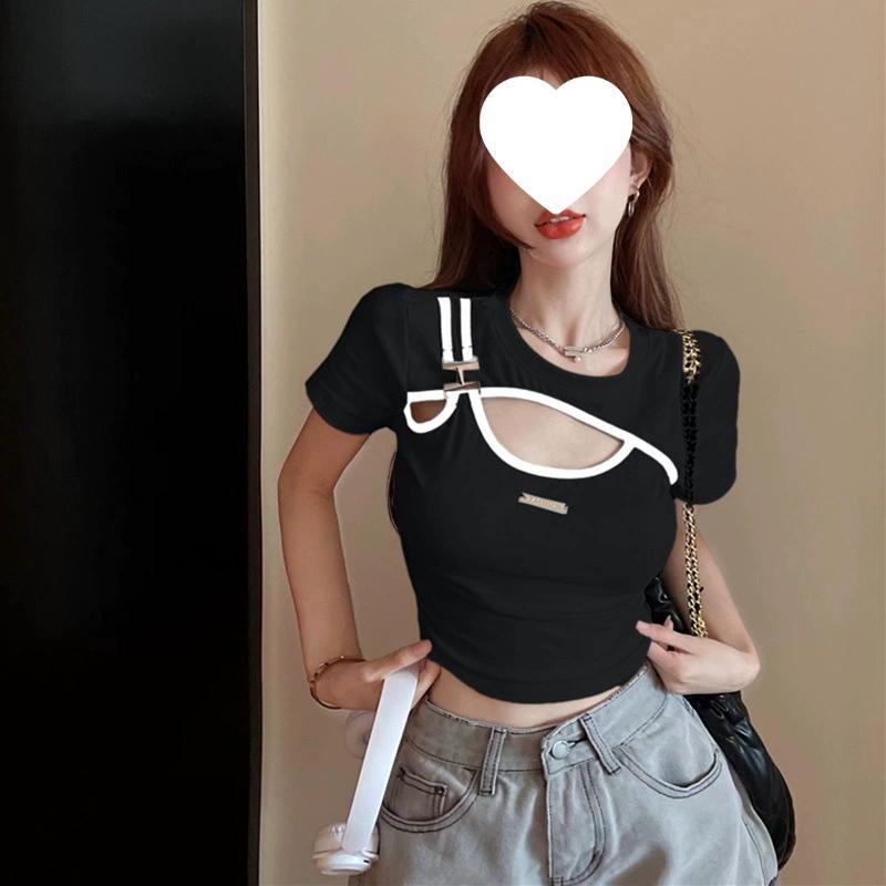 American Retro Spicy Girl Covers Her Belly and Looks Slim with A Short Top Design. Metal Buckle Fake Two Piece Short Sleeved T-shirt for Women