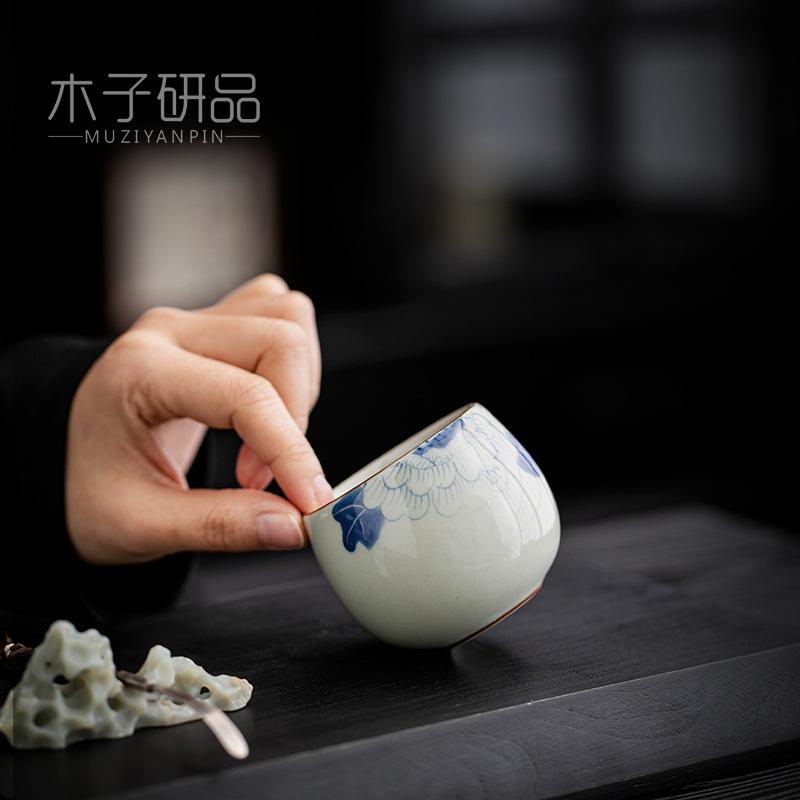 Retro blue and white teacup large master cup hat cup tea cup ceramic household kung fu tea set tea tasting cup tea ceremony cup