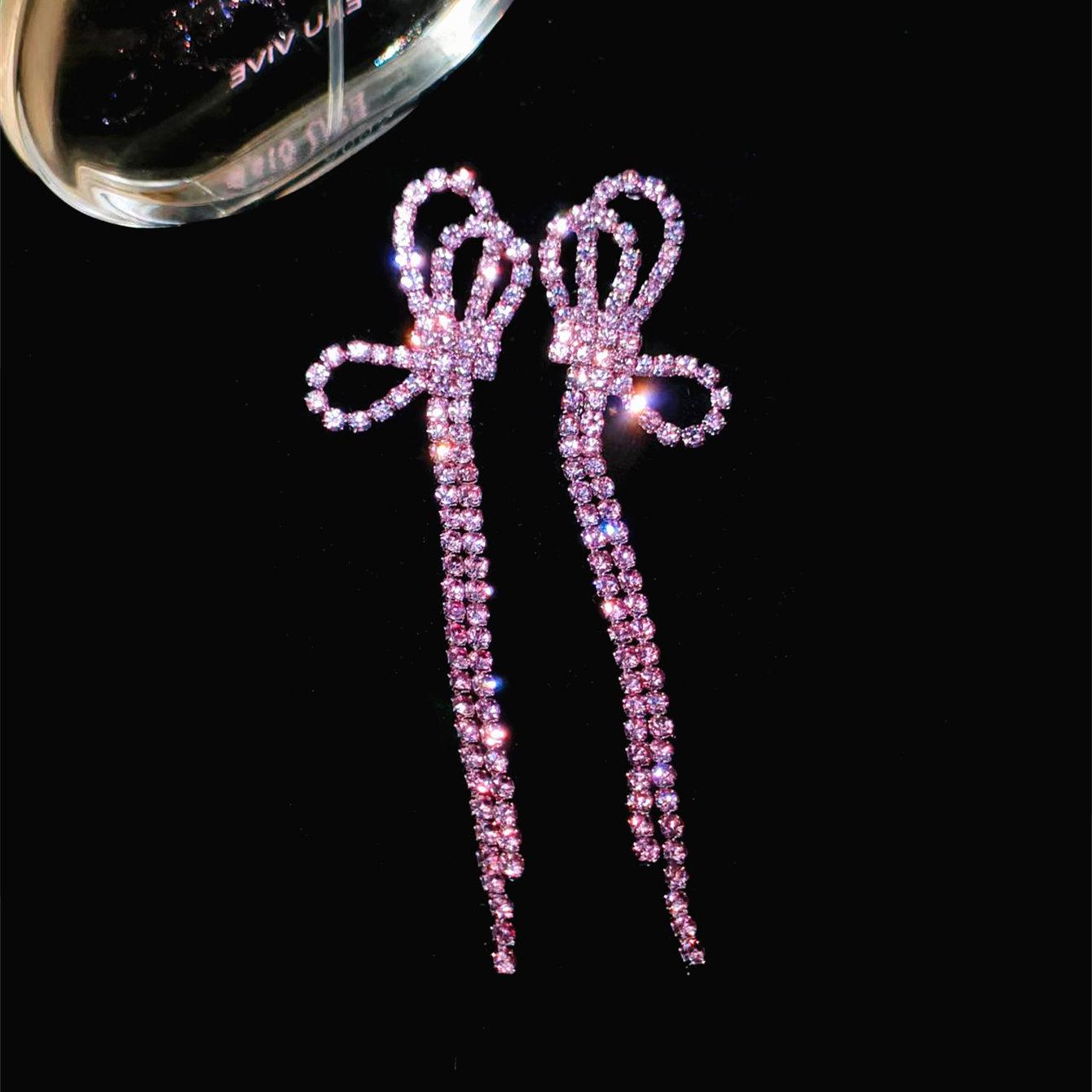 

Изысканные серьги-подвески высокого класса в форме банта