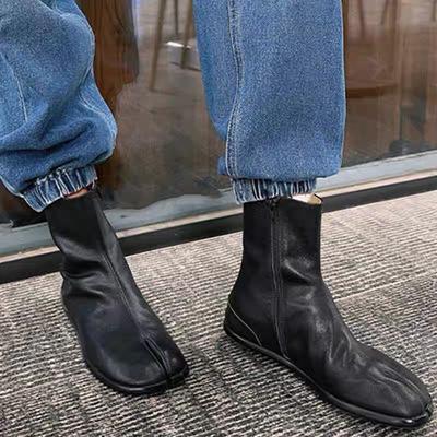 Niche design en cuir pied de cochon bout fendu fermeture éclair latérale Chelsea bottines courtes femmes 2025 automne et hiver nouvelles bottes Martin à semelle plate