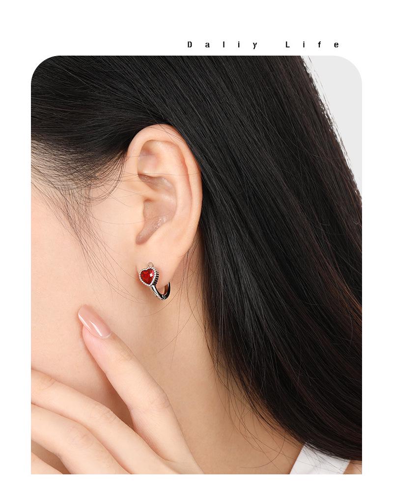 Koreanischer Luxus Titanstahl Herzförmiger Diamant Ohrschmuck