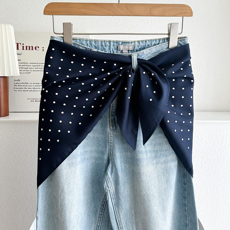 Black and white retro cashew flower triangle scarf silk scarf female Korean version temperament versatile stacked wear waist fart curtain bag head
