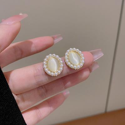 French Retro Opal Pearl Earrings Women's Niche Design Stud Earrings 2025 New Ear Jewelry