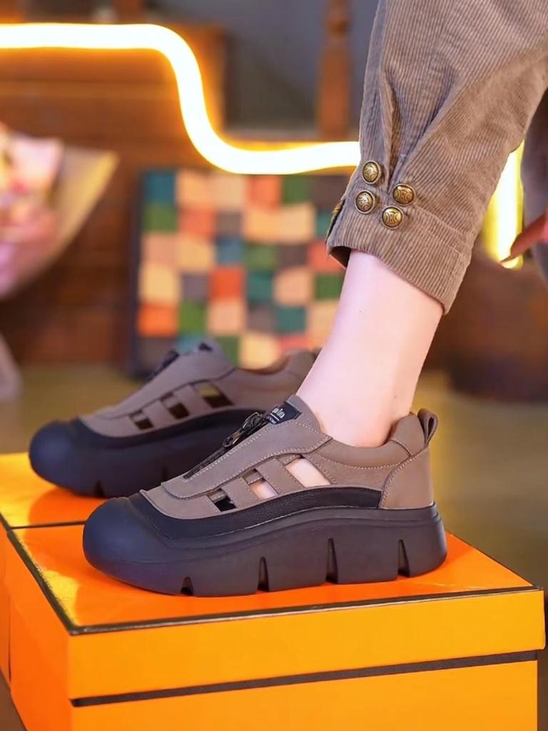 Fashion Female Sandal 2025 Women's Ladies Shoes Summer Soft All-Match Clogs With Heel Girls New Real Comfort Retro Thick Casual Scandals